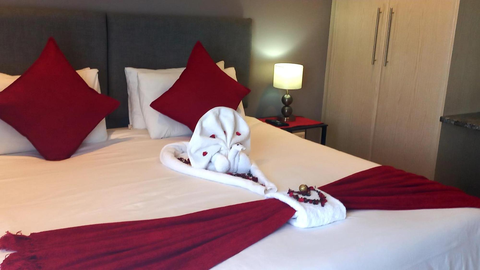 Phoenix Lodge And Waterside Accommodation クニスナ エクステリア 写真